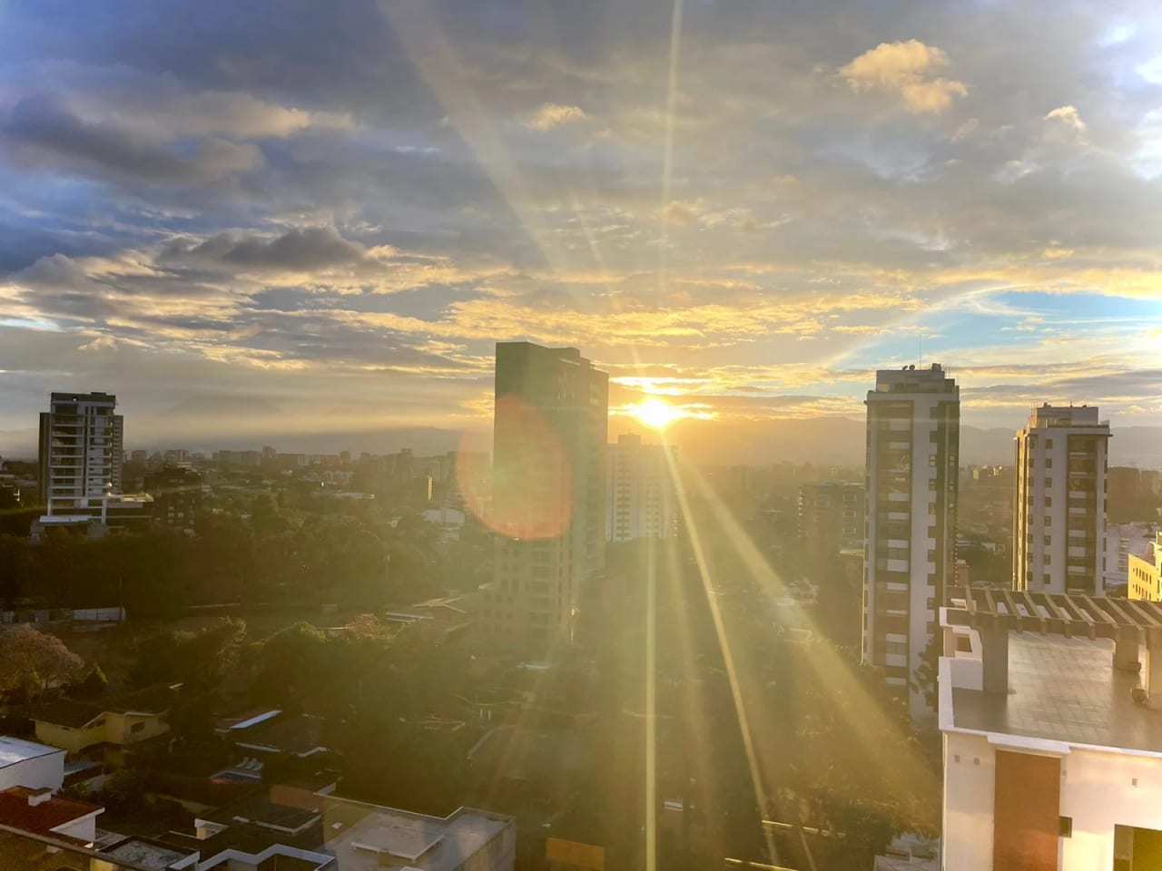 PENTHOUSE EN VENTA ZONA 15 — foto 1 de 16