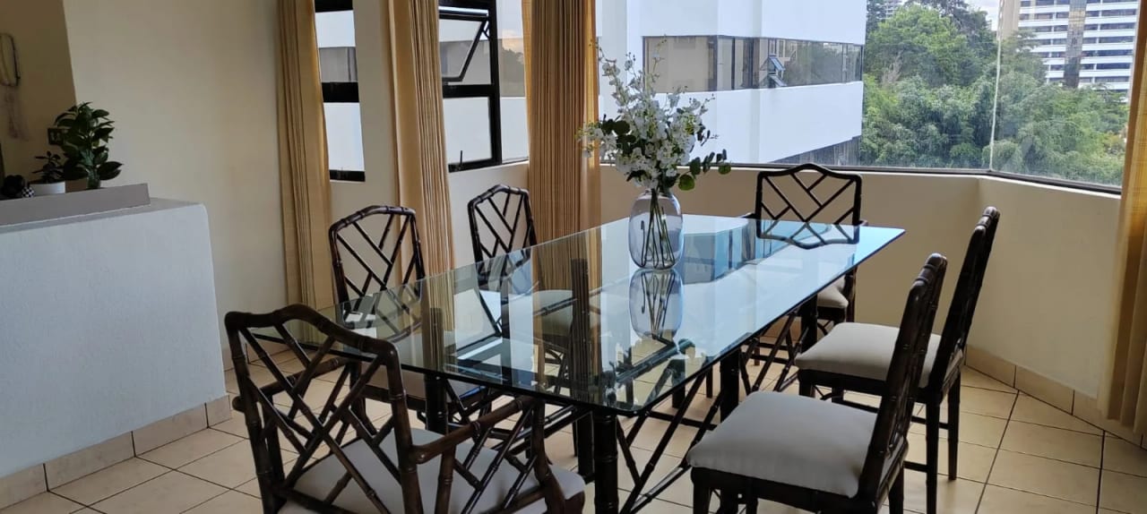 APARTAMENTO EN RENTA ZONA 14 — foto 4 de 5