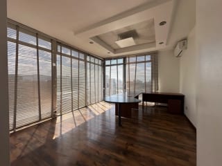 Oficinas en Renta en Zona 9 — miniatura 1 de 16